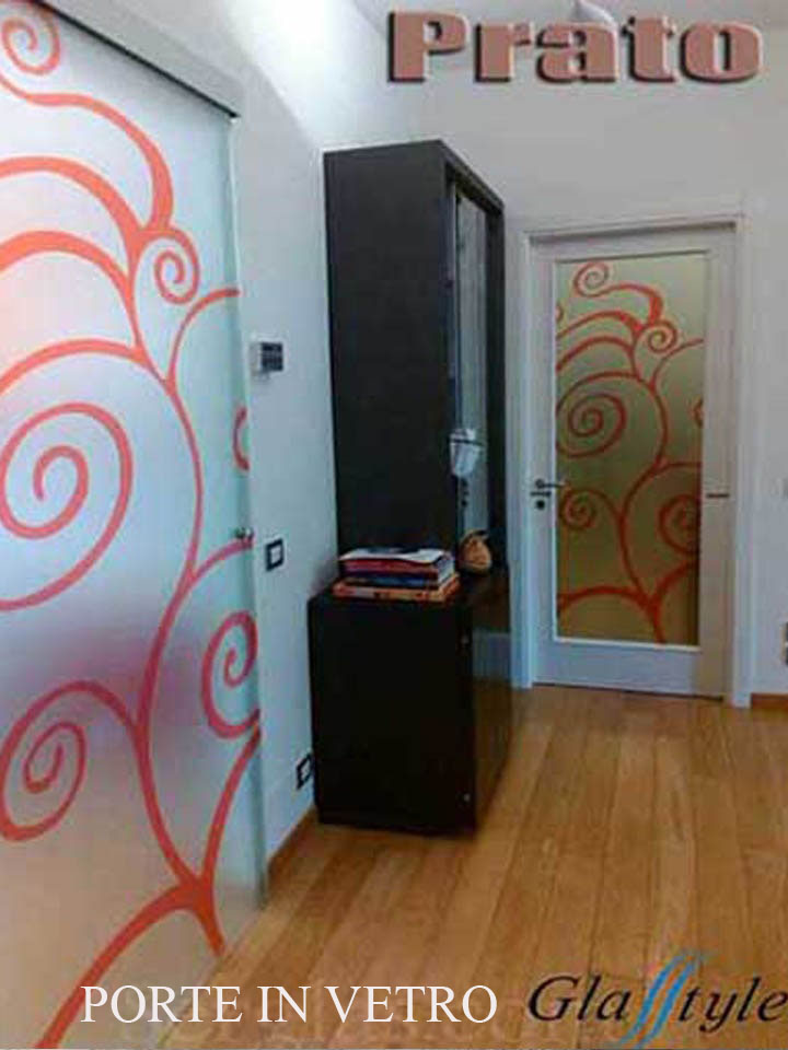 Porte in vetro , porte vetro , porte tuttovetro , porte scorrevoli in vetro , porte vetro scorrevoli, paraschizzi cucina, paraschizzi in vetro ,porte in vetro colorate , porte vetro colorate